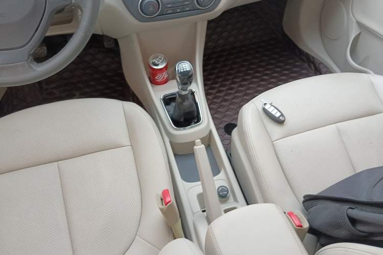Used Dongfeng Aeolus A60 2016 1.5L Manual Luxury Version Gear Lever