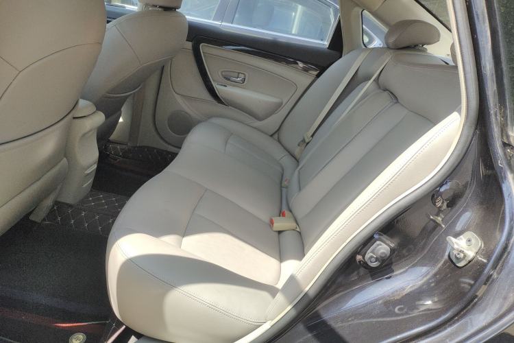 Used Dongfeng Aeolus A60 2016 1.6L Automatic Luxury Model Interior 1