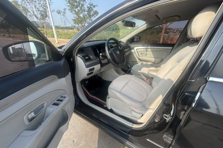 Used Dongfeng Aeolus A60 2016 1.5L Manual Luxury Model Interior 2