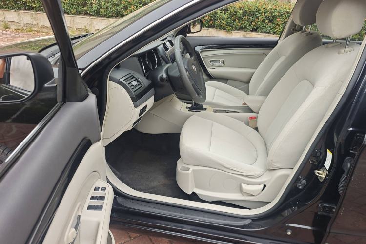Used Dongfeng Aeolus A60 2016 1.6L Automatic Luxury Model Interior 3