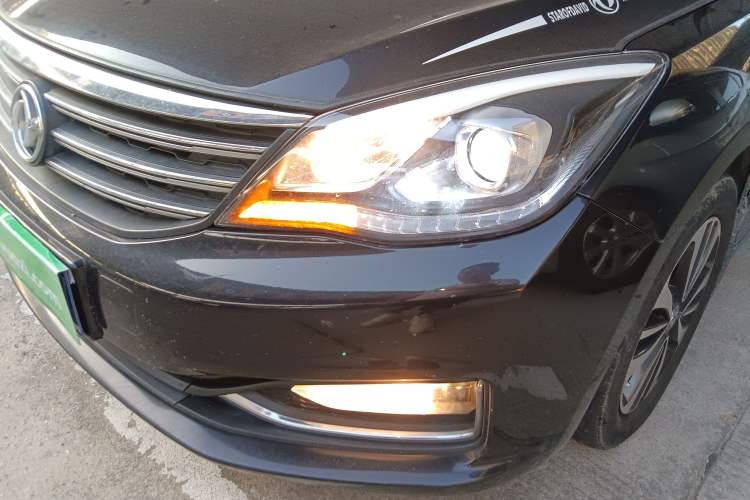 Used Dongfeng Aeolus A60 2016 1.5L Manual Luxury Version Left Front Headlight