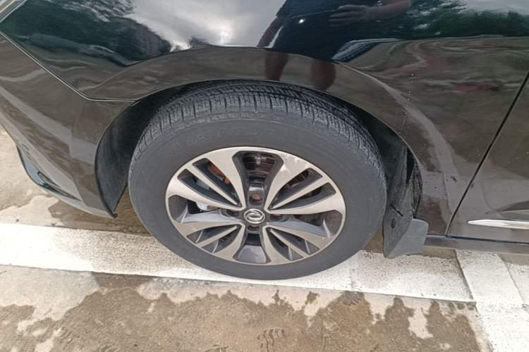 Used Dongfeng Aeolus A60 2016 1.6L Automatic Luxury Model Left Front Wheel Hub