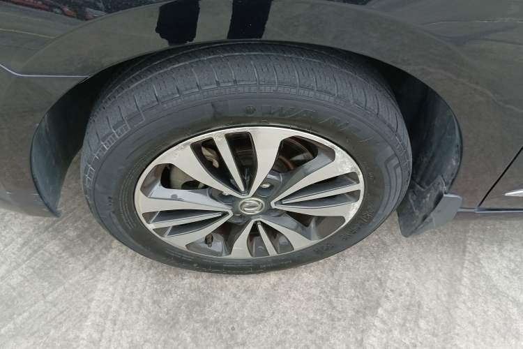 Used Dongfeng Aeolus A60 2016 1.5L Manual Luxury Version Left Front Wheel Hub