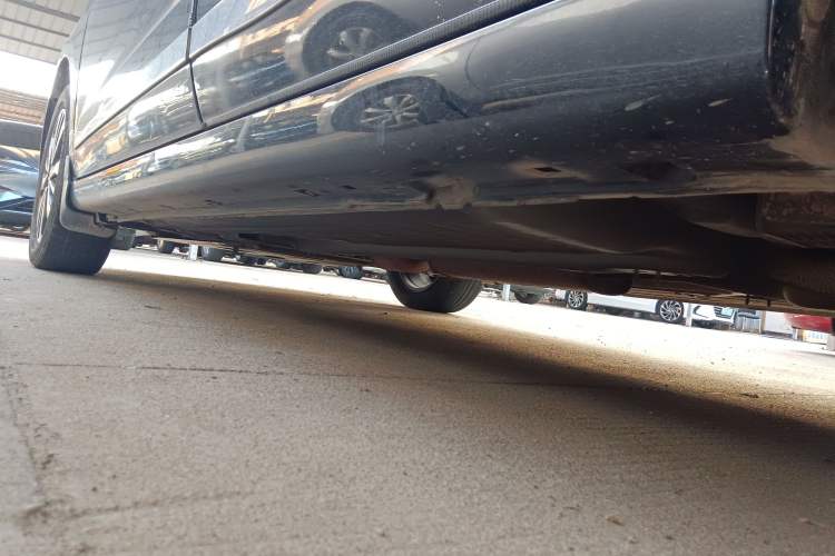 Used Dongfeng Aeolus A60 2016 1.5L Manual Luxury Version Left Side Sill