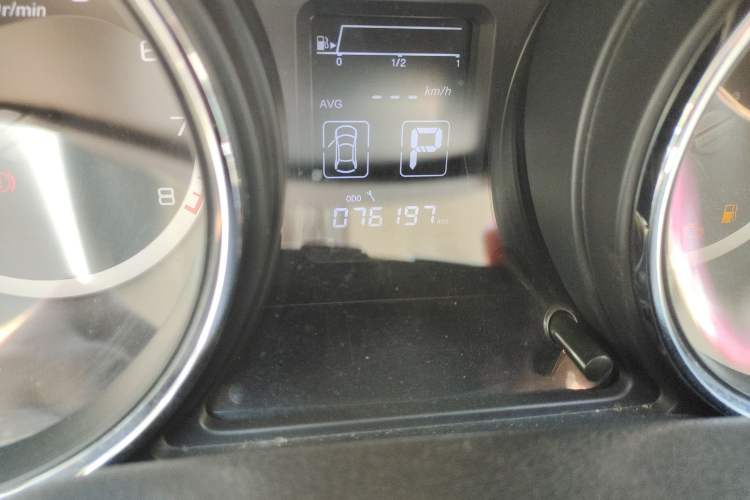 Used Dongfeng Aeolus A60 2016 1.6L Automatic Luxury Model Odometer Close Up