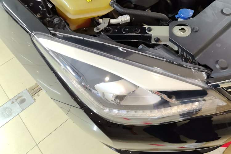 Used Dongfeng Aeolus A60 2016 1.5L Manual Luxury Model Right Front Headlight