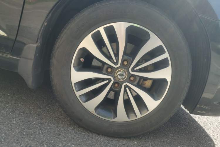 Used Dongfeng Aeolus A60 2016 1.5L Manual Luxury Version Right Front Wheel Hub