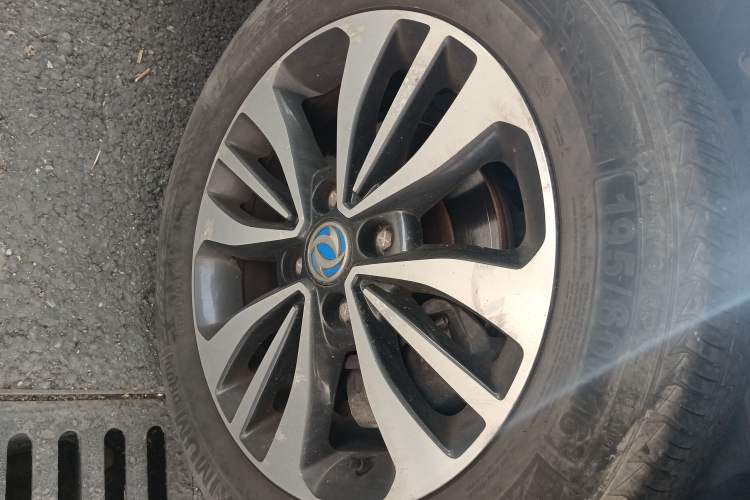 Used Dongfeng Aeolus A60 2016 1.5L Manual Luxury Version Right Front Wheel Hub
