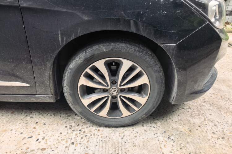 Used Dongfeng Aeolus A60 2016 1.5L Manual Luxury Version Right Front Wheel Hub