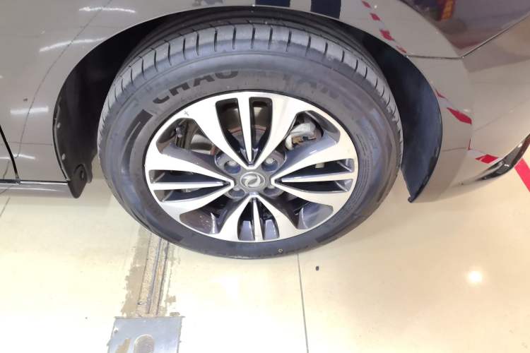 Used Dongfeng Aeolus A60 2016 1.5L Manual Luxury Model Right Front Wheel Hub