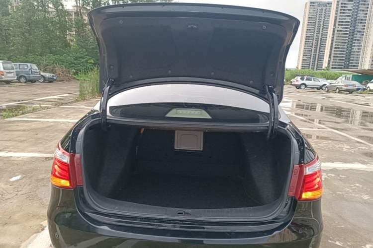 Used Dongfeng Aeolus A60 2016 1.6L Automatic Luxury Model Trunk