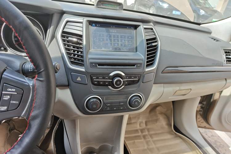 Used Dongfeng Aeolus A60 2016 1.5L Manual Luxury Version Audio And AC Panel