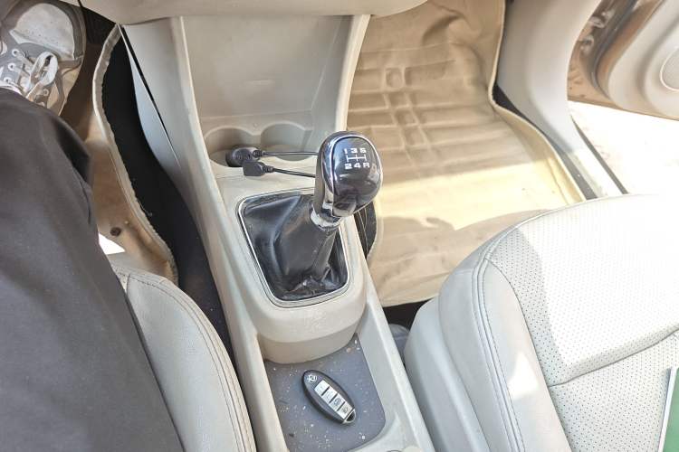Used Dongfeng Aeolus A60 2016 1.5L Manual Luxury Version Gear Lever