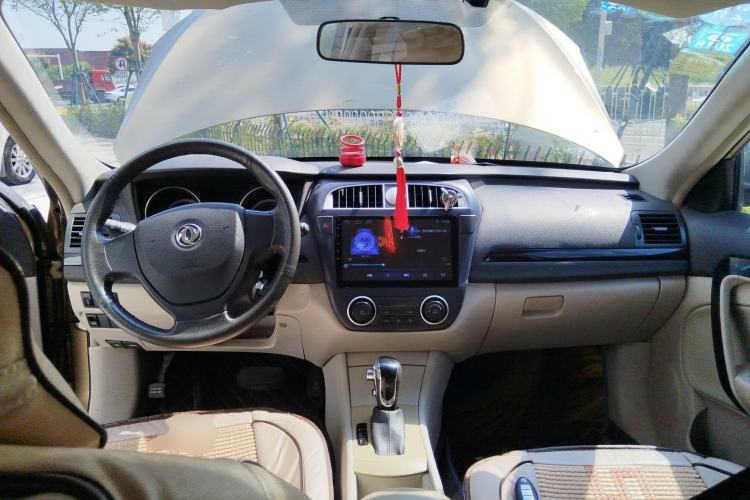 Used Dongfeng Aeolus A60 2016 1.6L Automatic Luxury Model Center Console