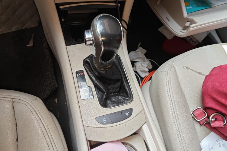 Used Dongfeng Aeolus A60 2016 1.5L Automatic Luxury Version Gear Lever