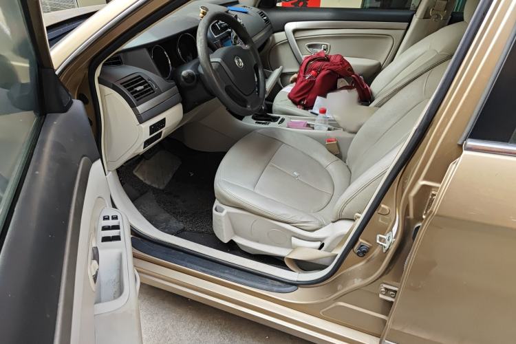 Used Dongfeng Aeolus A60 2016 1.5L Automatic Luxury Version Interior 3