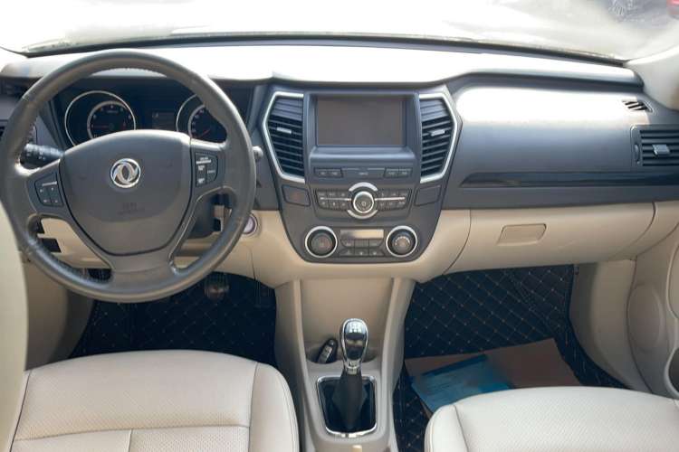 Used Dongfeng Aeolus A60 2016 1.5L Manual Luxury Version Interior 3