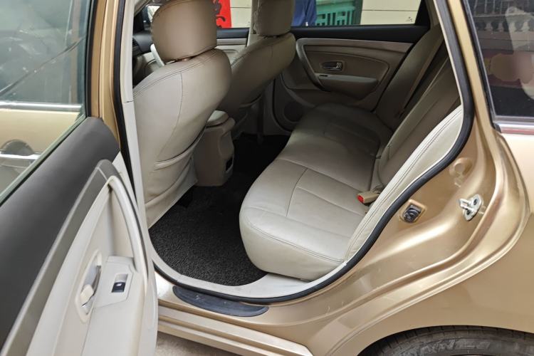 Used Dongfeng Aeolus A60 2016 1.5L Automatic Luxury Version Interior 4