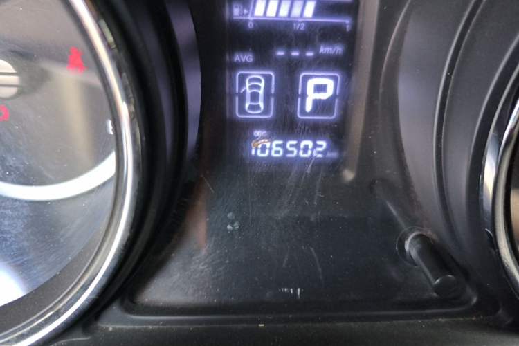 Used Dongfeng Aeolus A60 2016 1.6L Automatic Luxury Model Odometer Close Up