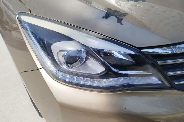 Used Dongfeng Aeolus A60 2016 1.6L Automatic Luxury Model Right Front Headlight