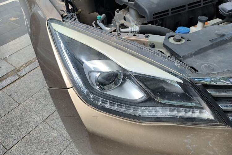 Used Dongfeng Aeolus A60 2016 1.6L Automatic Luxury Model Right Front Headlight