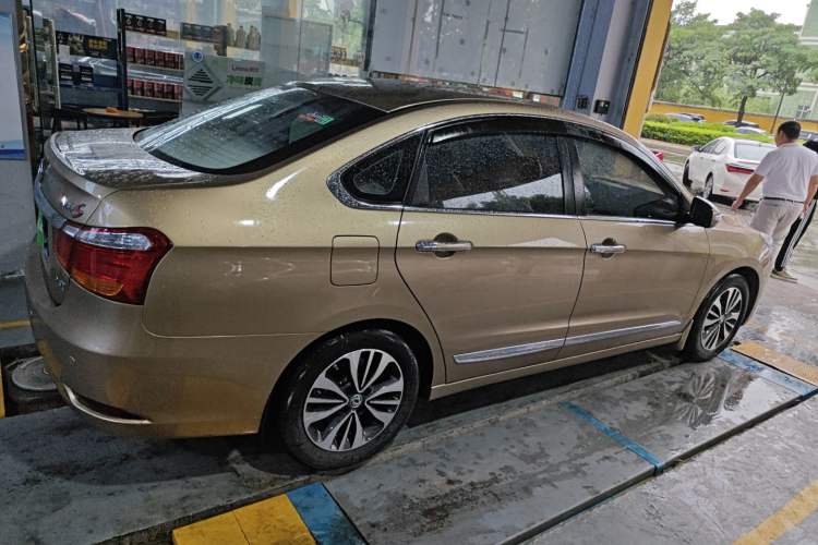Used Dongfeng Aeolus A60 2016 1.6L Automatic Luxury Model Right Side