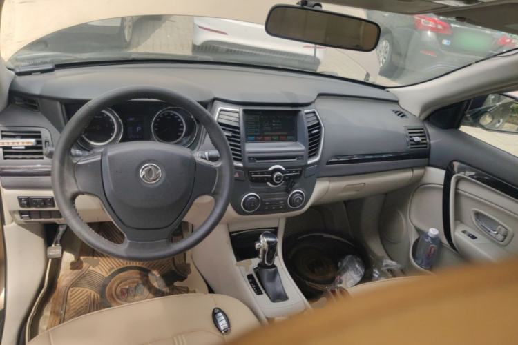 Used Dongfeng Aeolus A60 2016 1.6L Automatic Luxury Model Center Console