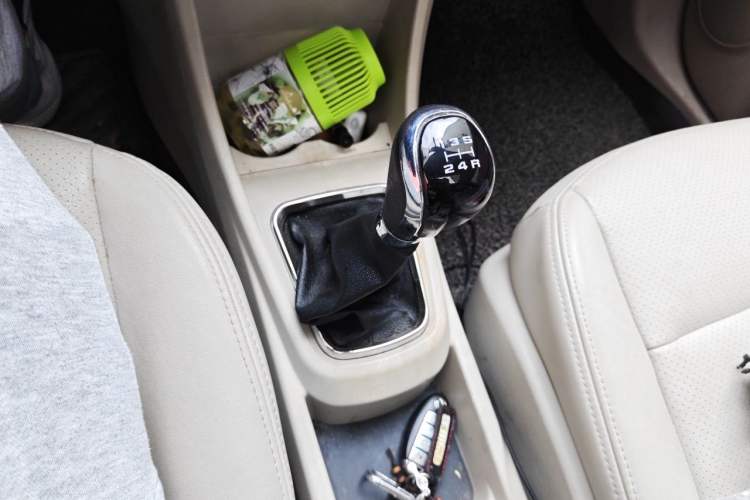 Used Dongfeng Aeolus A60 2016 1.5L Manual Luxury Version Gear Lever