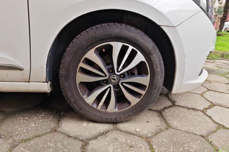 Used Dongfeng Aeolus A60 2016 1.5L Manual Luxury Version Right Front Wheel Hub