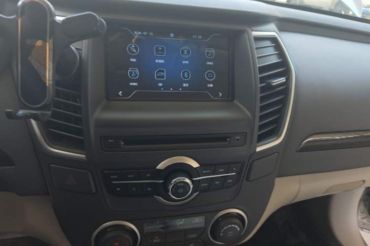 Used Dongfeng Aeolus A60 2016 1.6L Automatic Luxury Model Audio And AC Panel