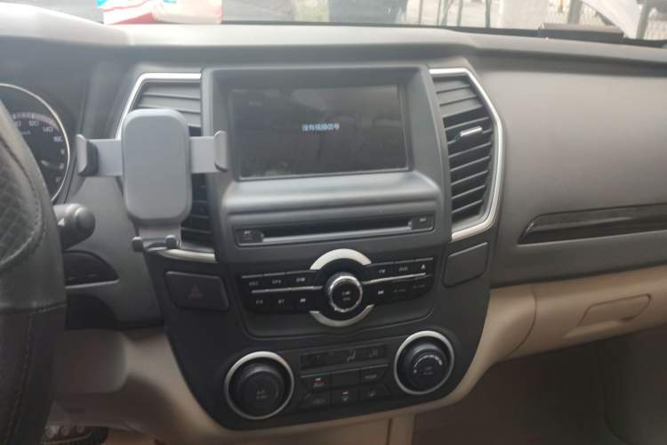 Used Dongfeng Aeolus A60 2016 1.6L Automatic Luxury Model Audio And AC Panel