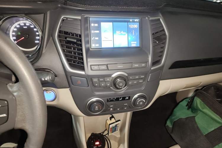 Used Dongfeng Aeolus A60 2016 1.5L Manual Luxury Version Audio And AC Panel