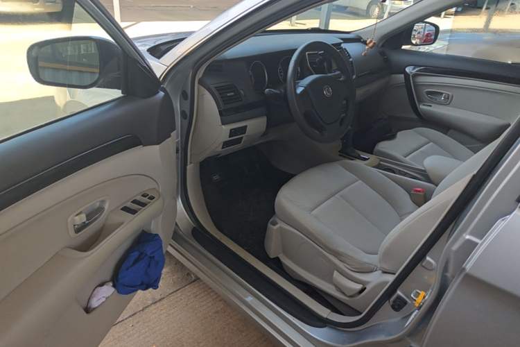 Used Dongfeng Aeolus A60 2016 1.6L Automatic Luxury Model Driver Seat
