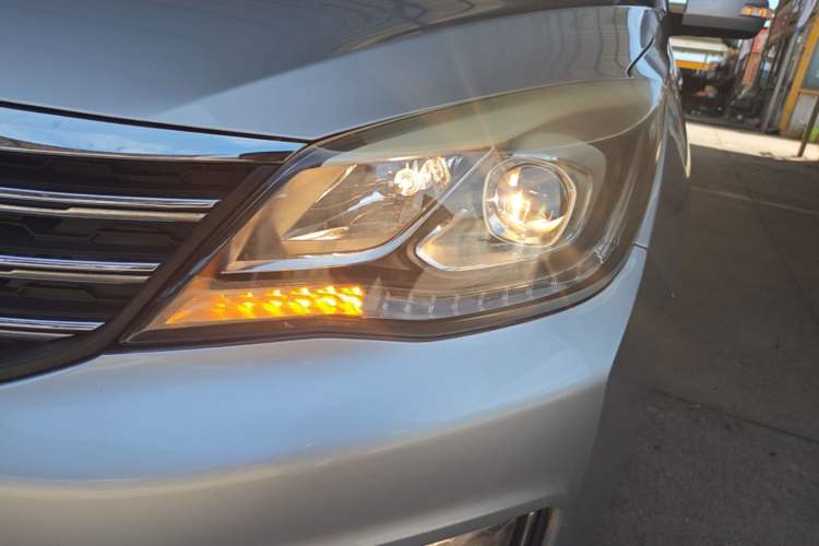 Used Dongfeng Aeolus A60 2016 1.6L Automatic Luxury Model Left Front Headlight
