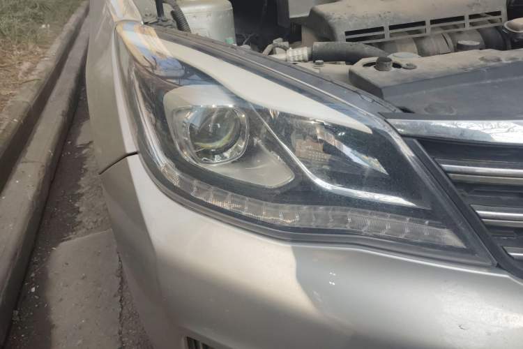 Used Dongfeng Aeolus A60 2016 1.6L Automatic Luxury Model Right Front Headlight