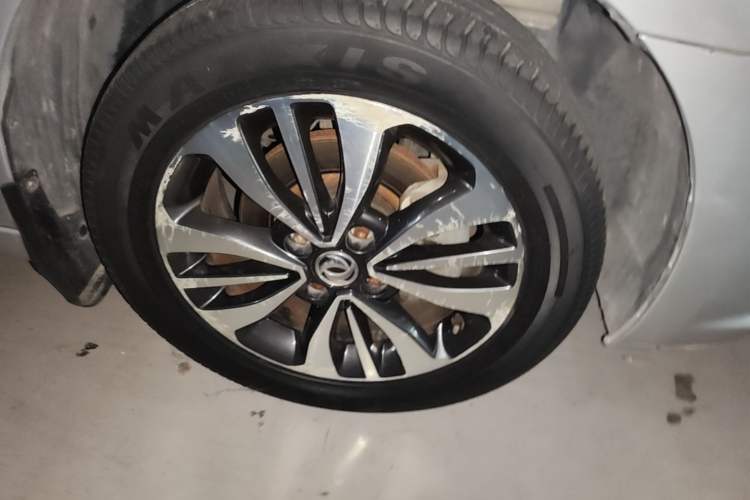 Used Dongfeng Aeolus A60 2016 1.5L Manual Luxury Version Right Front Wheel Hub