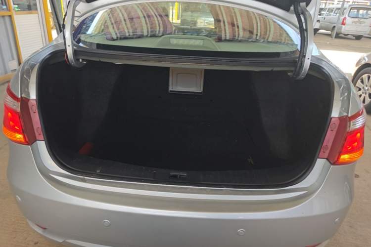 Used Dongfeng Aeolus A60 2016 1.6L Automatic Luxury Model Trunk