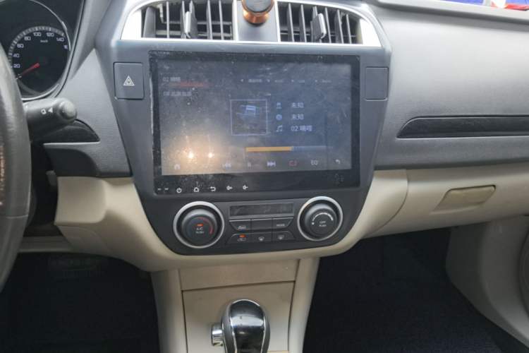 Used Dongfeng Aeolus A60 2016 1.6L Automatic Luxury Model Audio And AC Panel