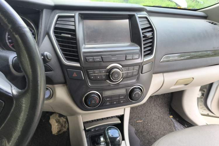 Used Dongfeng Aeolus A60 2016 1.5L Automatic Luxury Version Audio And AC Panel