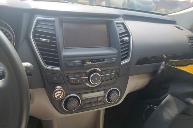 Used Dongfeng Aeolus A60 2016 1.5L Manual Luxury Version Audio And AC Panel