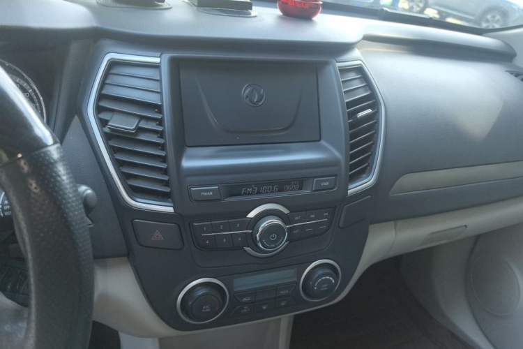 Used Dongfeng Aeolus A60 2016 1.5L Manual Luxury Model Audio And AC Panel