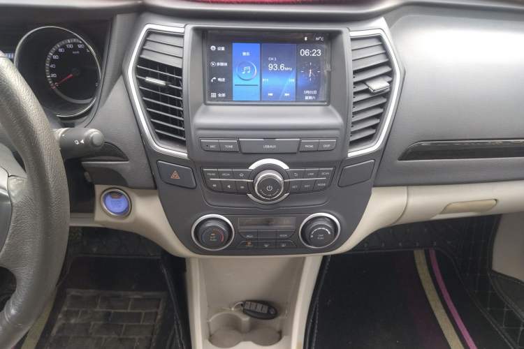 Used Dongfeng Aeolus A60 2016 1.4T Manual Luxury Model Audio And AC Panel