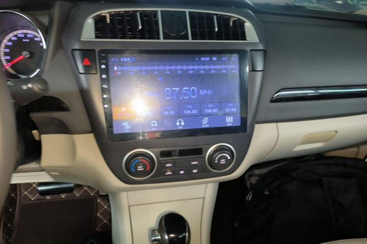 Used Dongfeng Aeolus A60 2016 1.6L Automatic Luxury Model Audio And AC Panel