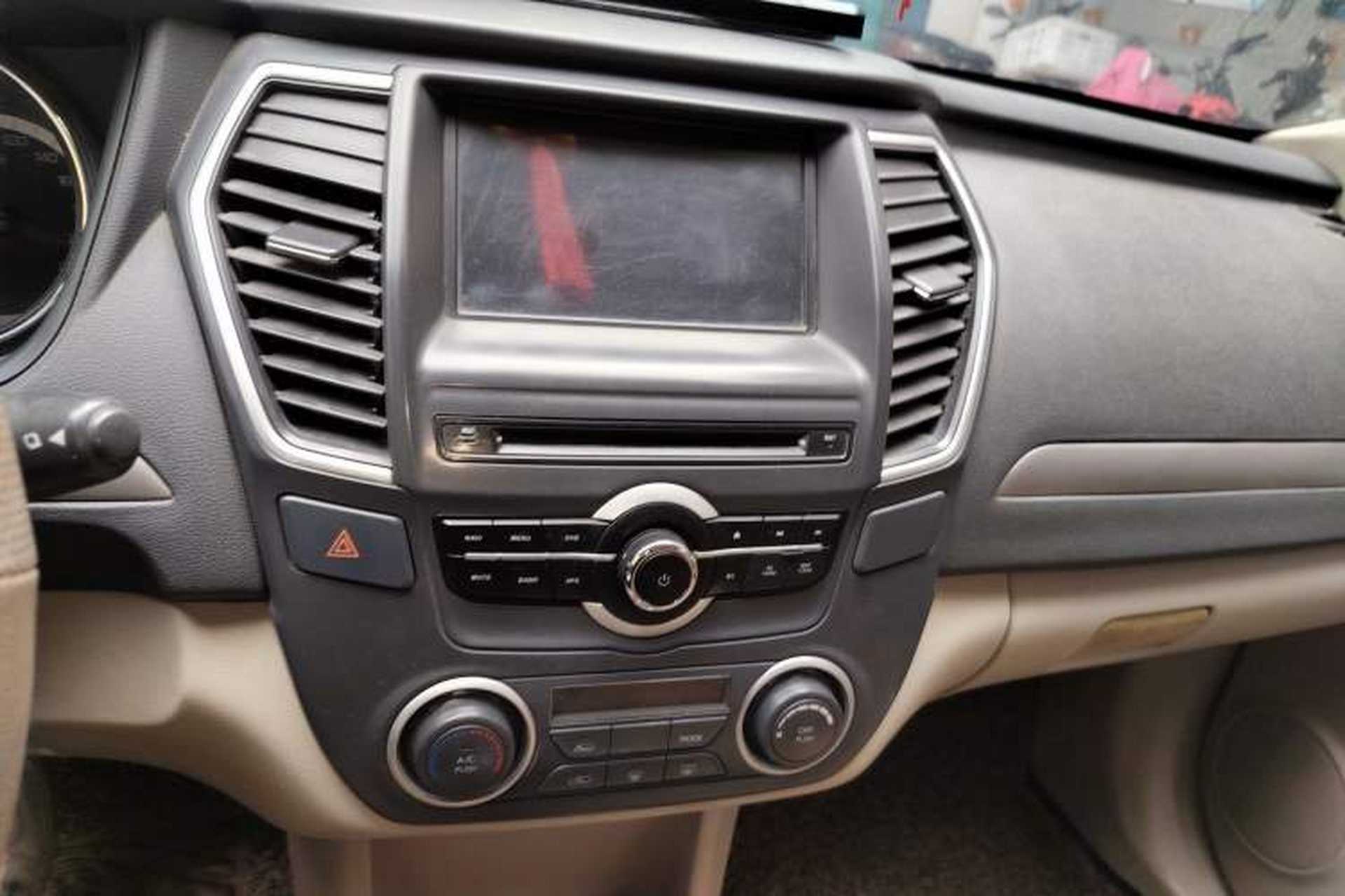 Used Dongfeng Aeolus A60 2016 1.5L Manual Luxury Model Audio And AC Panel