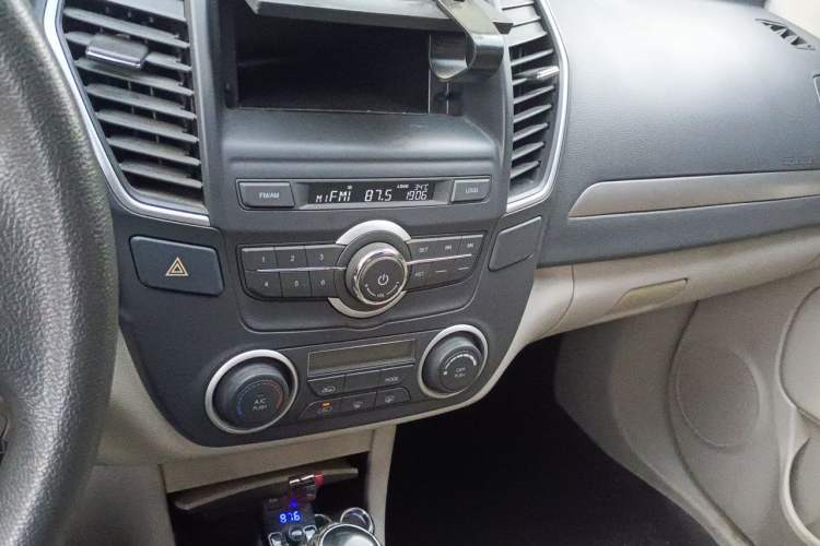 Used Dongfeng Aeolus A60 2016 1.5L Automatic Luxury Version Audio And AC Panel