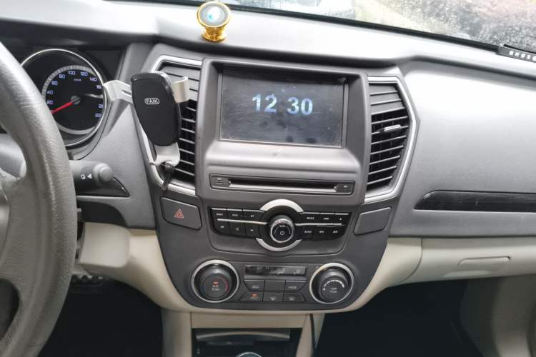 Used Dongfeng Aeolus A60 2016 1.6L Automatic Luxury Model Audio And AC Panel