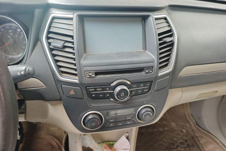Used Dongfeng Aeolus A60 2016 1.5L Manual Luxury Model Audio And AC Panel