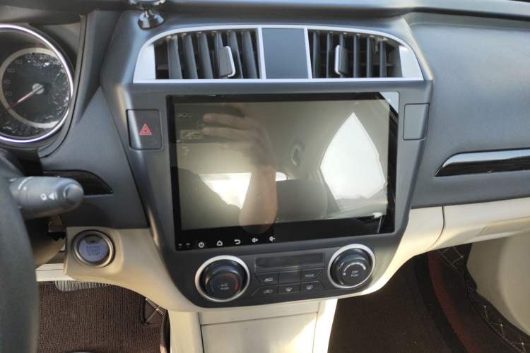 Used Dongfeng Aeolus A60 2016 1.6L DCT Luxury Edition Audio And AC Panel
