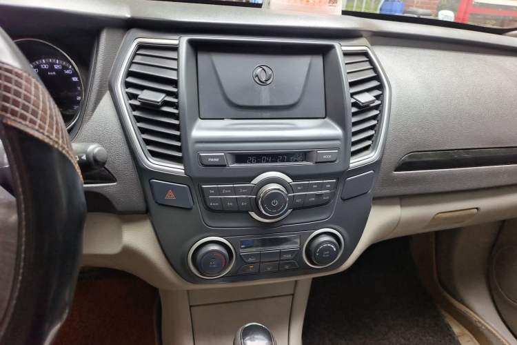 Used Dongfeng Aeolus A60 2016 1.6L Automatic Luxury Model Audio And AC Panel