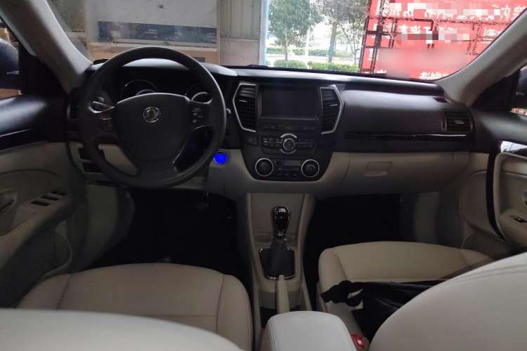 Used Dongfeng Aeolus A60 2016 1.5L Manual Luxury Version Center Console
